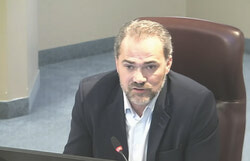 Simon Rousseau, General Manager giving a speech on the employee engagement survey at the November 26, 2024 Committee of the Whole. Photo: Courtesy of Ville de Gatineau
