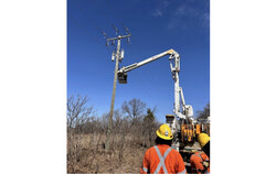 Repairing a power pole (April 4, 2025). Photo: Courtesy of Hydro-Québec