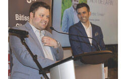 Cédric Tessier, Executive Director of Centraide Outaouais with Daniel Coutu, magician, host and singer (May 1, 2025). Photo: Courtesy of Centraide Outaouais