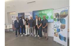 Group Photo (from left to right): Pierre Guénard, Mayor of the Municipality of Chelsea; Brice Kamgang, Vice-President of the Gatineau Chamber of Commerce; Myriam Nadeau, Executive Director of the RCEM, Simon Desjardins, Hydro-Quebec Community Relations agent ; Patrick Robert-Meunier, Co-Executive Director of MOBI-O; Catherine Graig-St-Louis, Municipal Councillor for the Carrefour-de-l’Hôpital District and Chair of the City of Gatineau’s Commission on Transportation, Sustainable Travel and Safety; and Jocelyn Blondin, Municipal Councillor for the Manoir-des-Trembles-Val-Tétreau District and Chair of the STO Board of Directors
