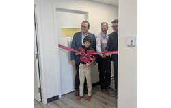 Official ribbon cutting by a child receiving care at the centre for the inauguration of the Boîte à Musique project at the Gatineau Social Pediatrics Centre (September 18, 2025). Photo: Mélissa Gélinas