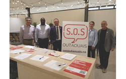 Left to right:  Pierre Gu énard, Mayor of Chelsea; Caleb Ademakoun, member of the Coalition; Jean Pigeon, DG of the Foundation Sant é de l'Outaouais and spokesperson for the coalition SOS Outaouais; Beatrice Lefebvre, volunteer; and Luc Cadieux, president of the Foundation Sant é de l'Outaouais.  
